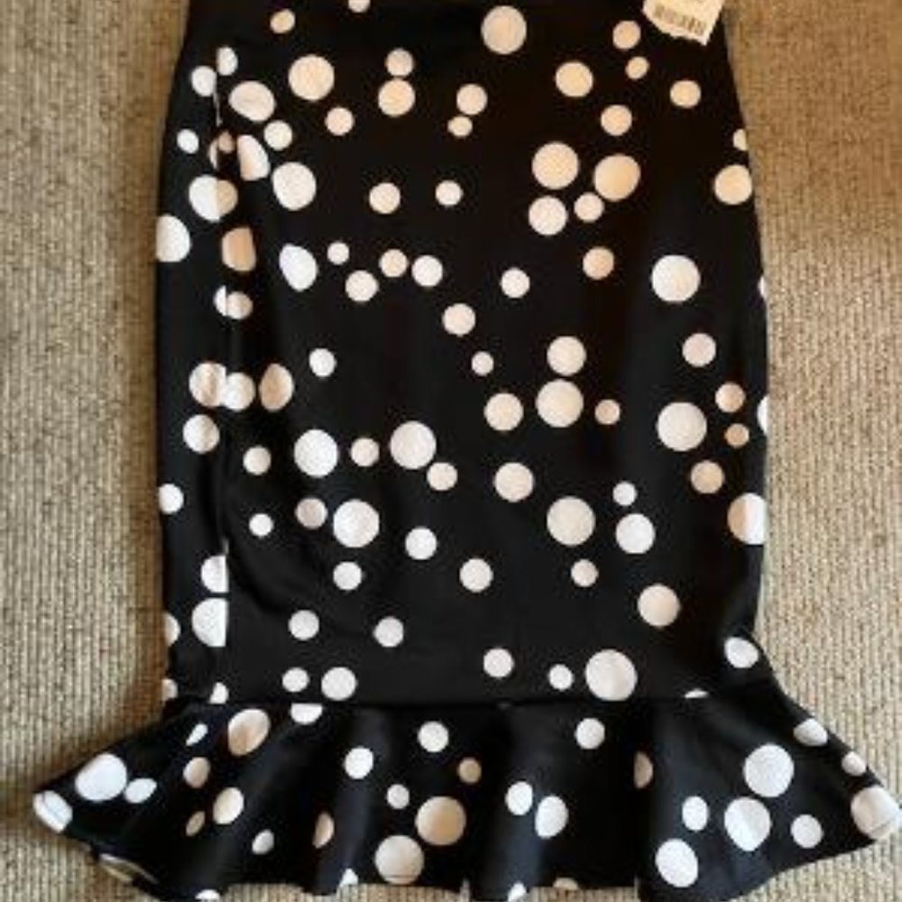 Adorable polkadot trumpet skirt!